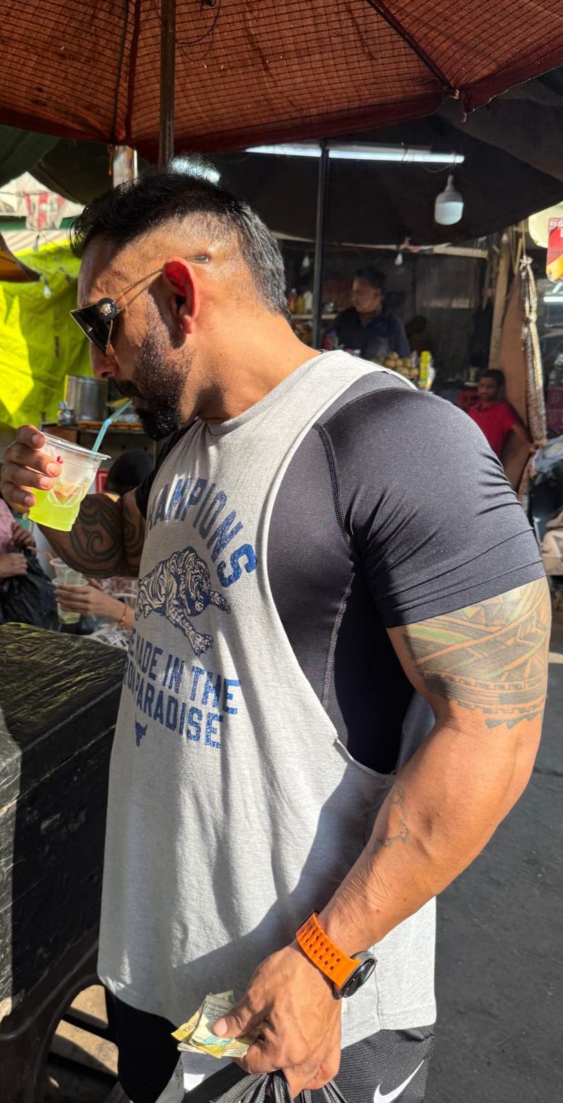 f0200eb3 8960 4e8b a277 78fefac53472